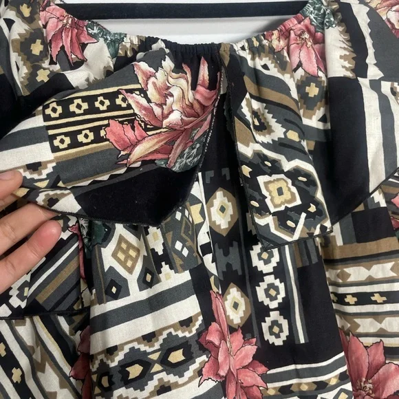 Back at the ranch printed off shoulder blouse - Picture 3 of 10